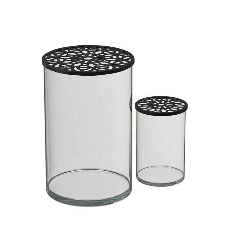 Agrega un toque de frescura y diseño con este encantador Set de 2 Floreros Flor. Su diseño armonioso y delicado es ideal para co