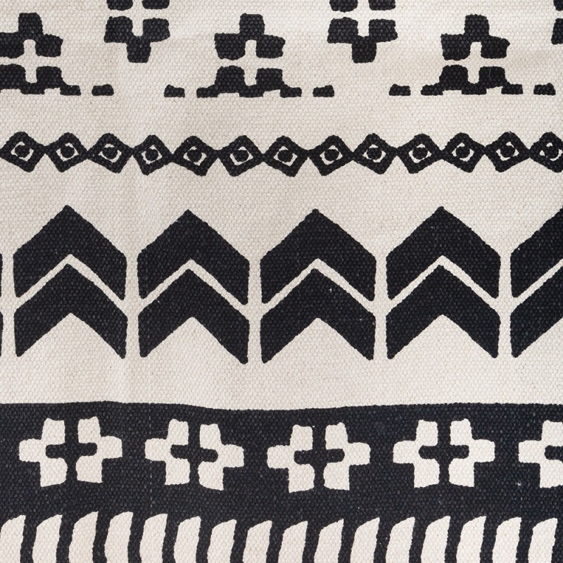 Inspira tu hogar con el encanto del Tapete Decorativo Delhi. Su diseño con motivos étnicos y colores cálidos añade personalidad 
