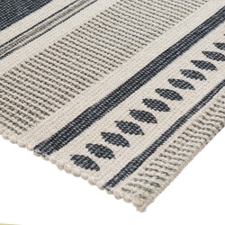 Es perfecta para la cabecera de tu cama o como alfombra de baño, su diseño gris oscuro y sus patrones elegantes aportarán estilo