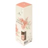 Con un frasco de cristal decorado con motivos florales y seis varillas de ratán, este difusor libera un delicado aroma a peonía 
