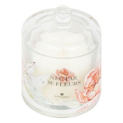 Dale un toque elegante y perfumado a tu espacio con esta sofisticada vela aromática en frasco tipo campana. Su fragancia floral 