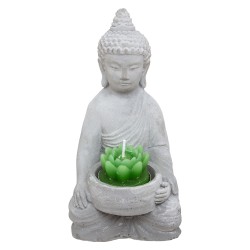 Fabricado en cemento con un acabado rugoso, este portavelas "Buda" representa a un Buda sosteniendo un cuenco en sus manos, en e