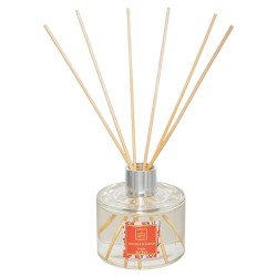 Su diseño elegante en vidrio redondeado con varillas de ratán permite ajustar la intensidad del aroma según tu preferencia.