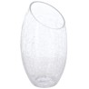 Este jarrón curvo de cristal craquelado aportará un toque de originalidad a su hogar. Gracias a su transparencia y a su abertura