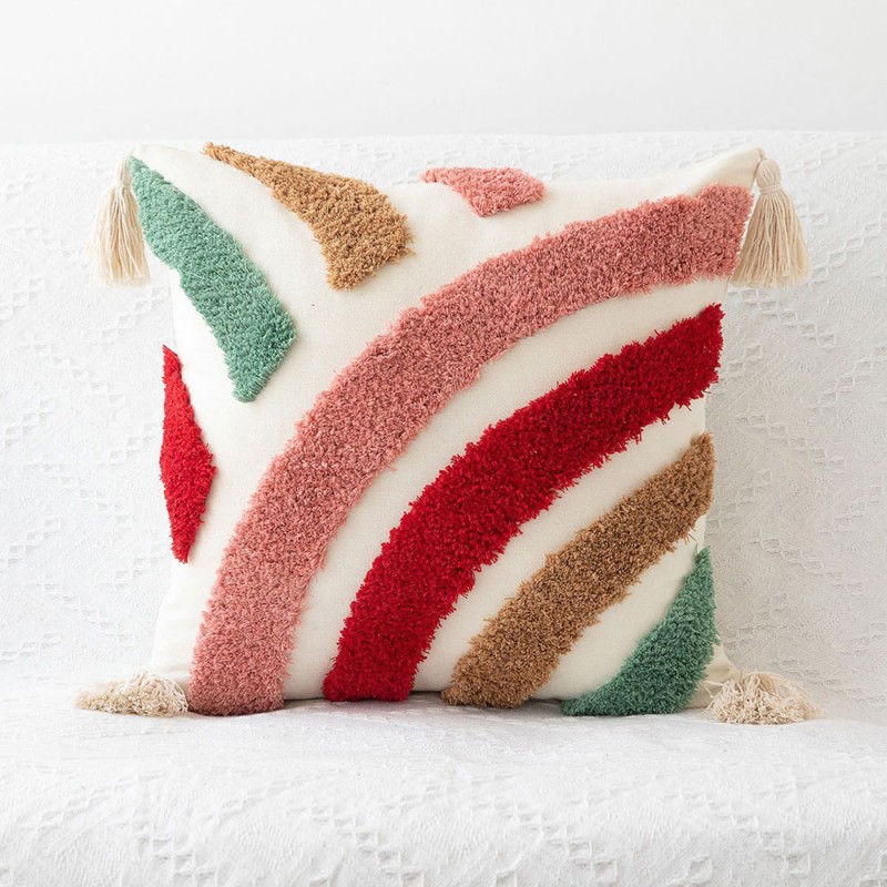 Su diseño bordado con textura suave y afelpada añade calidez a cualquier espacio. Con detalles de borlas y bordado 3D, es ideal 