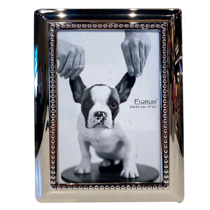 El portarretrato Semi Red es una pieza decorativa que combina estilo contemporáneo con diseño curvo. Ideal para realzar tus foto