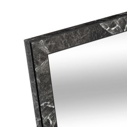 El espejo de cuerpo completo mármol combina funcionalidad y elegancia con su marco de efecto marmoleado. Su diseño lo convierte 