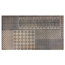 El tapete decorativo beija flor hecho de vinilo resistente y antideslizante, es ideal para cocinas, baños o terrazas. Su diseño 