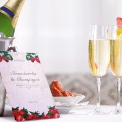 Combinan el dulce aroma de fresas frescas con la elegancia burbujeante del champán, creando una fragancia fresca y festiva que l