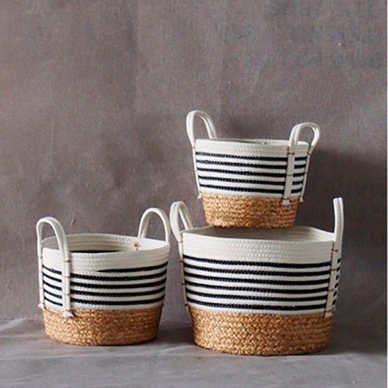 Esta cesta es el complemento perfecto para cualquier rincón de tu hogar. Espaciosa, resistente y con asas prácticas, es ideal pa