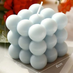 Aromatiza tus espacios con esta vela aroma a campana de viento azul.