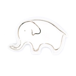 Este delicado joyero con forma de elefante combina funcionalidad y estilo con un diseño minimalista en cerámica blanca con detal