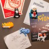 ¡Llamamos a todas las amantes de los gatos! Demuestren su amor por los felinos con este encantador set de 5 imanes duraderos. Di