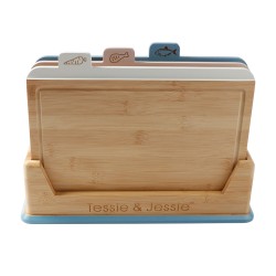 Este práctico set de 3 tablas de cortar en diferentes tamaños está fabricado en bambú natural, ideal para todo tipo de preparaci