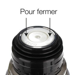 El termo 500 ml 5five mantiene tus bebidas calientes o frías por más tiempo gracias a su diseño térmico. Su tapa hermética evita