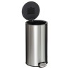 Agrega un toque de elegancia a tu espacio con este bote para basura en color plata de la marca 5FIVE. Fabricado en acero inoxida