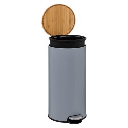 Bote para basura de 30 litros en color gris, ideal para cocina, baño u oficina. Su diseño moderno y compacto se adapta a cualqui