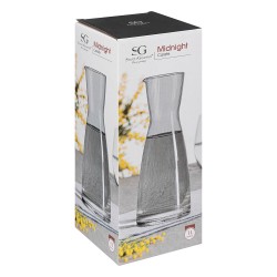 Almacena y sirve tus bebidas favoritas con la estilosa Garrafa de Vidrio Medianoche 1L de la marca Secret de Gourmet. En un eleg