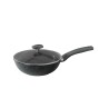 El sartén con tapa de 24 cm, ideal para cocinar de manera uniforme y conservar el calor. Su diseño práctico y versátil permite p