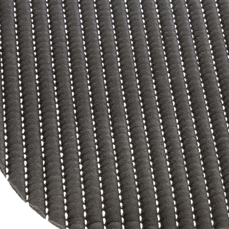 Tapete para vajilla 5Five en color gris con diseño de líneas. Ideal para secar platos y utensilios de cocina, cuenta con materia