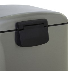 Mantén tu espacio limpio y ordenado con el Bote para Basura Ariane 30L de 5FIVE. Disponible en varios colores, este bote está he