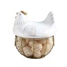 La cesta de huevos portátil es un accesorio práctico y decorativo para la cocina. Fabricada con hierro y detalles en cerámica, c