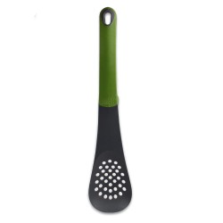Ideal para servir y escurrir alimentos de manera eficiente. Su diseño con ranuras permite eliminar líquidos fácilmente, perfecta