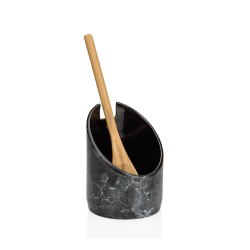 Este porta cucharas con aspecto de mármol te permite cocinar sin dejar manchas en tu encimera al tener la cuchara sobre esta tab