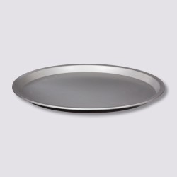 La bandeja para pizza es ideal para hornear y servir pizzas con una cocción uniforme y base crujiente. Su diseño resistente y an