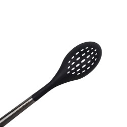 Cuchara ranurada, esta hecha de nylon y acero inoxidable, ideal para tu cocina. Su mango ergonómico y resistente ofrece un agarr