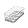 Este contenedor organizador almacena hasta 18 huevos en el refrigerador y su diseño apilable maximiza el espacio de almacenamien