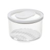 El contenedor iDFresh de iDesign es ideal para almacenar frutas y verduras, manteniéndolas frescas por más tiempo. Libre de BPA 
