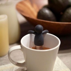 El infusor de té con malla fina y mango de silicona es perfecto para preparar té de hojas sueltas. Su diseño de acero inoxidable