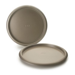 El molde de pizza Golden Class de 34 cm es ideal para hornear pizzas con una base crujiente y cocción uniforme. Su diseño resist