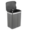 El cubo de basura de puerta compacto y que ahorra espacio de Wenko es una solución inteligente para todos aquellos a quienes les