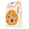 ¡Los posavasos de galletas hacen que cualquier superficie sea más dulce! Hechos de corcho antideslizante para que tus bebidas no