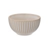 Añade un toque de elegancia a tu mesa con este tazón de cerámica en color beige de la marca Secret de Gourmet. Fabricado en cerá