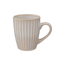 Disfruta de tus bebidas calientes con esta elegante taza de cerámica en color beige de la marca Secret de Gourmet. Fabricada en 