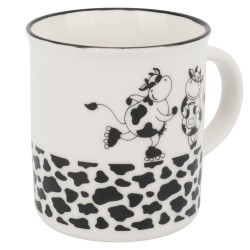 Para los amantes del patinaje, esta taza con diseño de vaca en  patines es la opción perfecta.