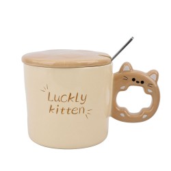 Dale un toque encantador a tus mañanas con esta adorable taza de gato, acompañada de una tapa en color café.