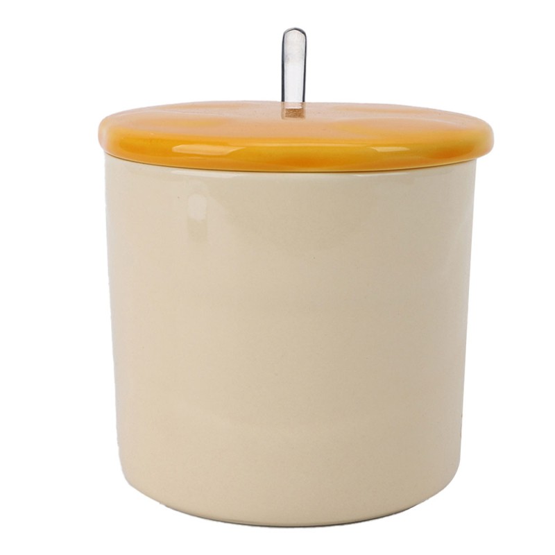 Dale un toque encantador a tus mañanas con esta adorable taza de gato, acompañada de una tapa en color amarillo