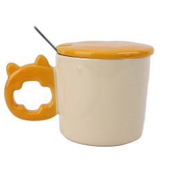 Dale un toque encantador a tus mañanas con esta adorable taza de gato, acompañada de una tapa en color amarillo