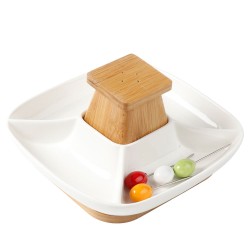 Este bowl de forma cuadrada es ideal para mezclar, servir o presentar alimentos con una estética moderna. La base blanca aporta 