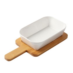 Prepara y sirve tus recetas favoritas con este práctico mixing bowl acompañado de una base rectangular blanca que facilita su us