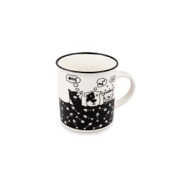 Disfruta tus bebidas favoritas con esta encantadora taza de cerámica con diseño de perro y gato. Perfecta para amantes de los an