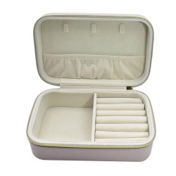 uarda tus joyas con estilo y suavidad en este elegante joyero forrado en terciopelo gris. Su interior compartimentado es ideal p