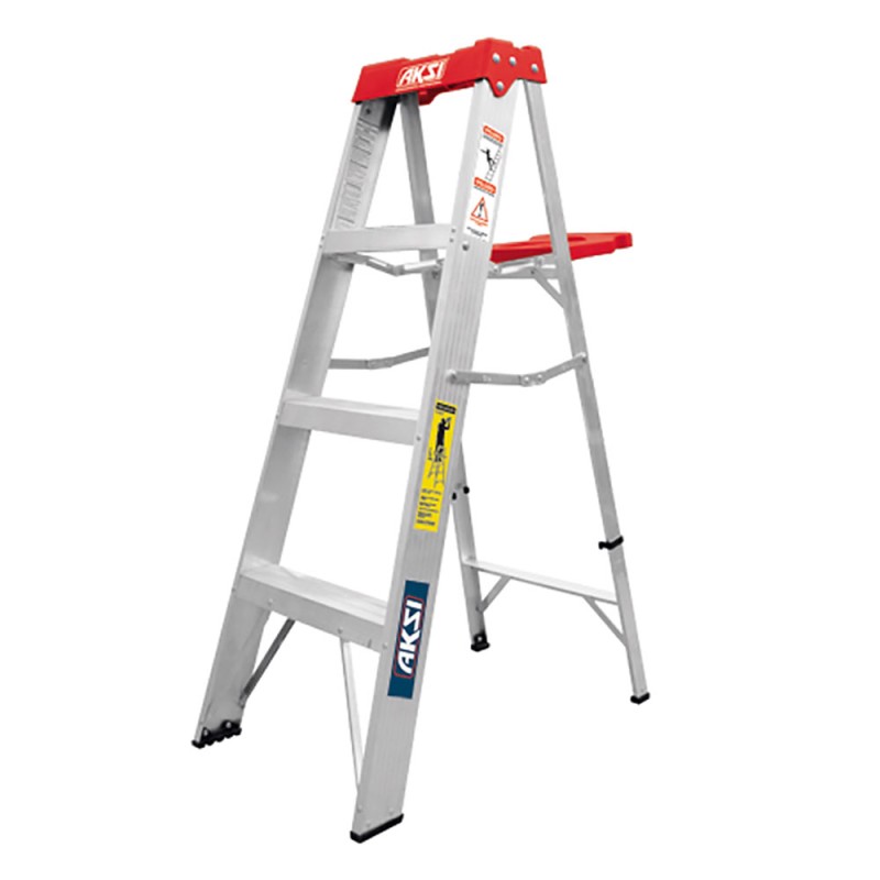La escalera de tijera es ideal para los trabajos del hogar, cuenta con tapa y porta cubeta. Asi como los escalones antiderrapant